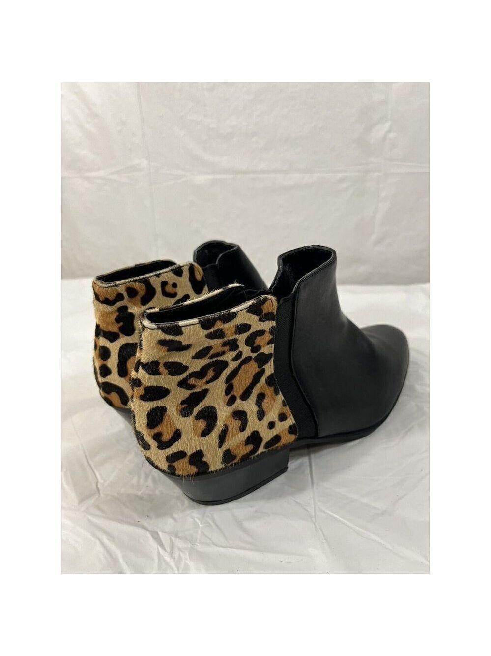 Apri by Italian Shoemakers Gear 2 Booties slip on 8 leopard